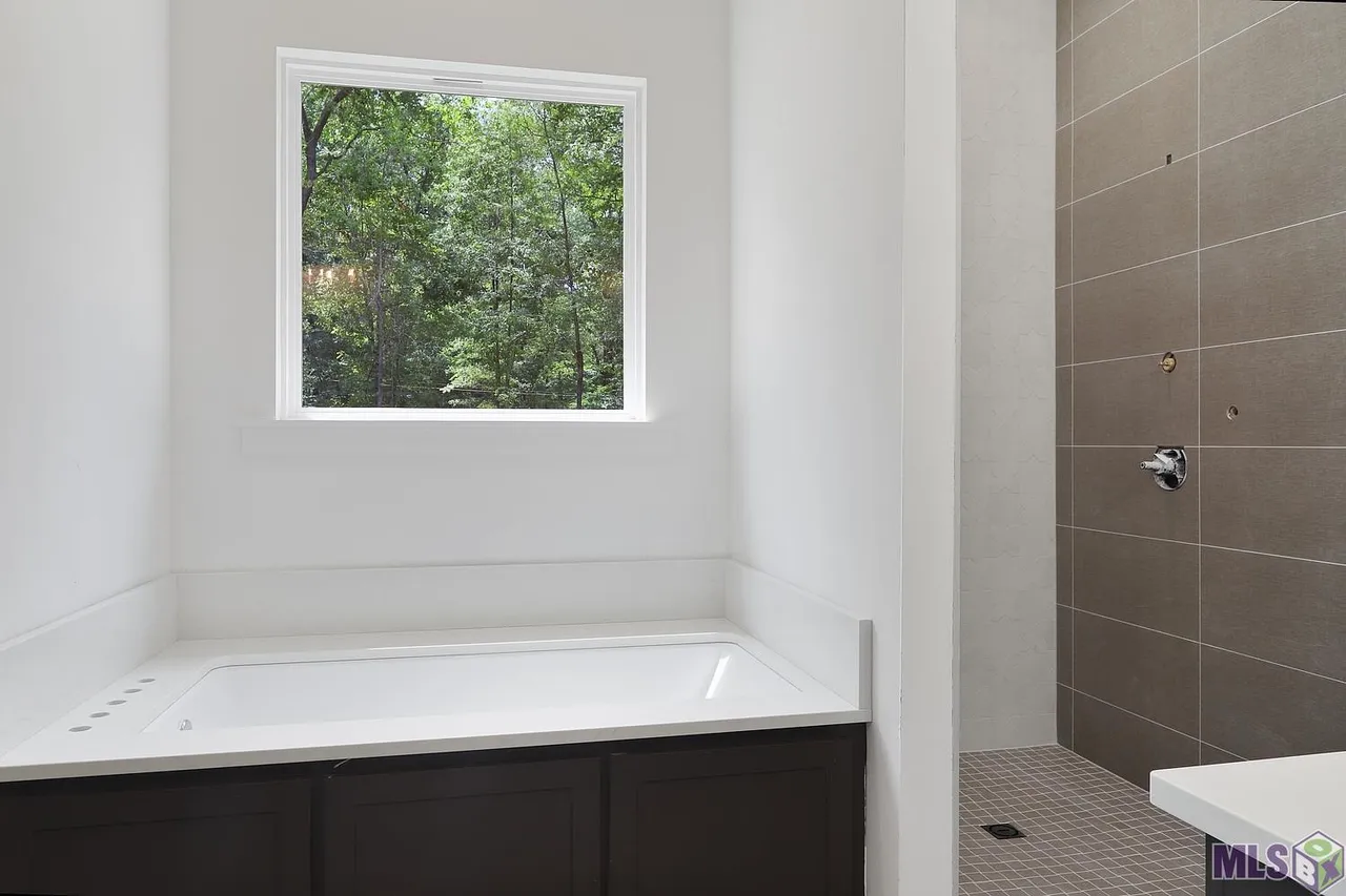 Minature Rd - Image 11